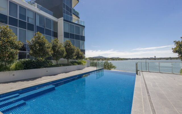 Accommodate Canberra - Lakefront