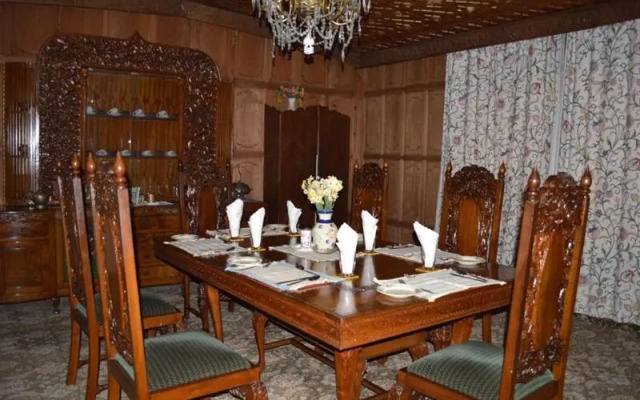 Princess Alexandra Group of Houseboats