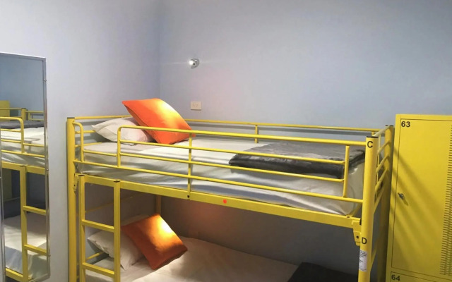 Breeze Lodge - Hostel