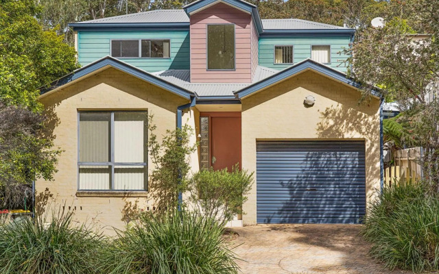 Sand Water at Hyams Beach 4pm Check Out Sundays