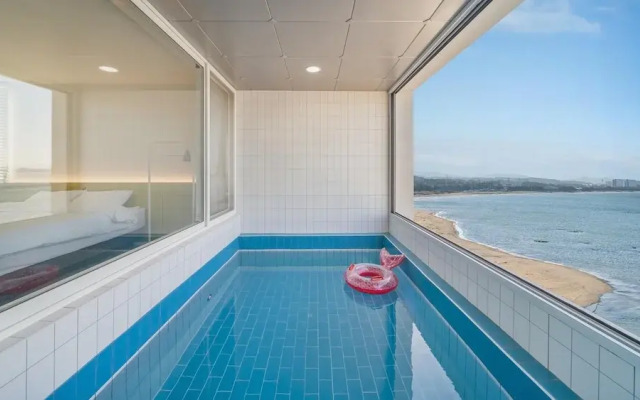 Pohang Etoile Poolvilla