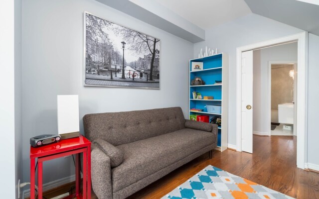 3 Bedroom 2 Bath Large Patio and CN View
