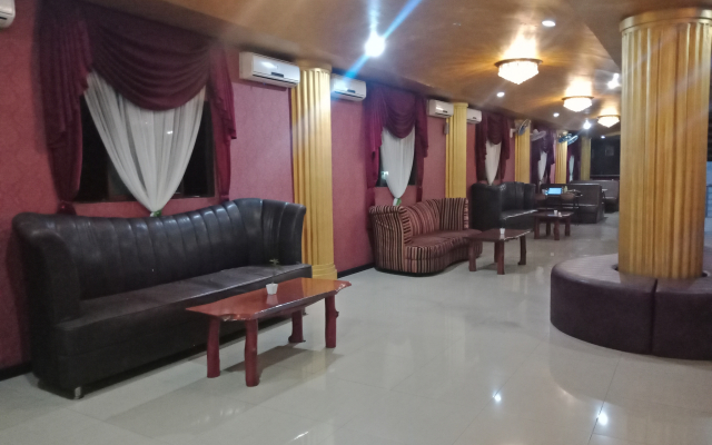 OYO 2574 Z Suites Hotel