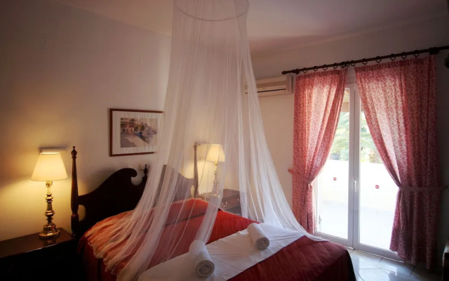 Villa Phoenix Apartments & Studios