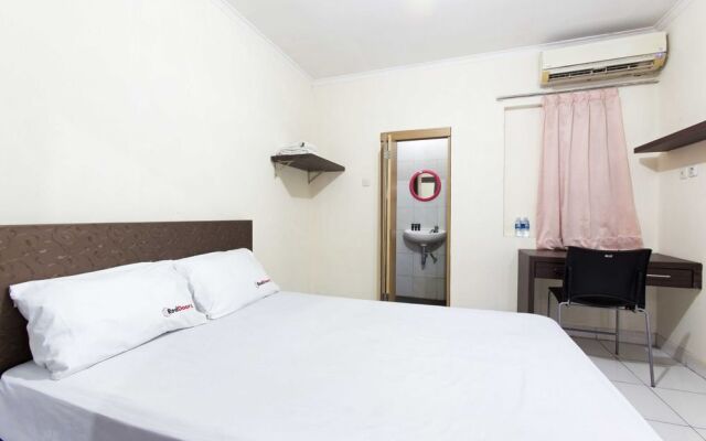 RedDoorz near Harmoni
