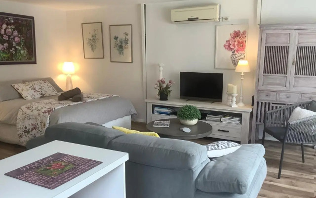 Petite Provence Cottage