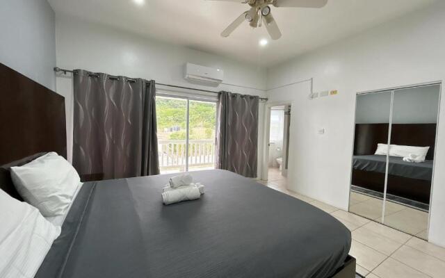 Luxury 5BD Villa - Massive Pool & Outdoor Vibe