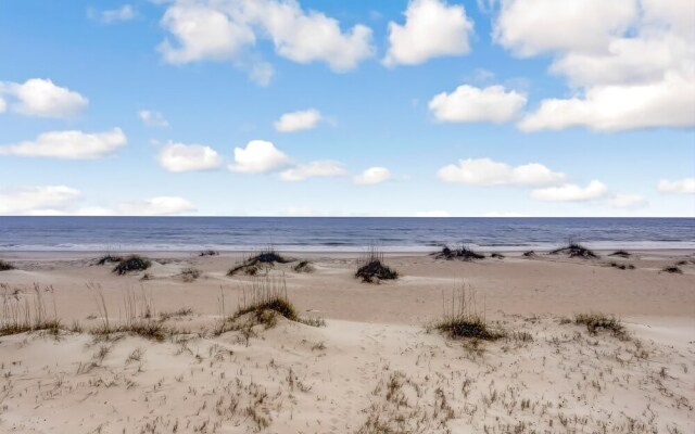 Oceanfront Pet Friendly Unit by RedAwning