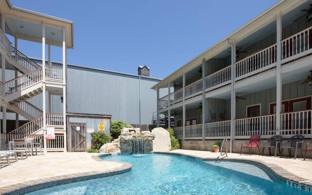 Parker River Haus Vg106 3 Bedroom Condo by RedAwning