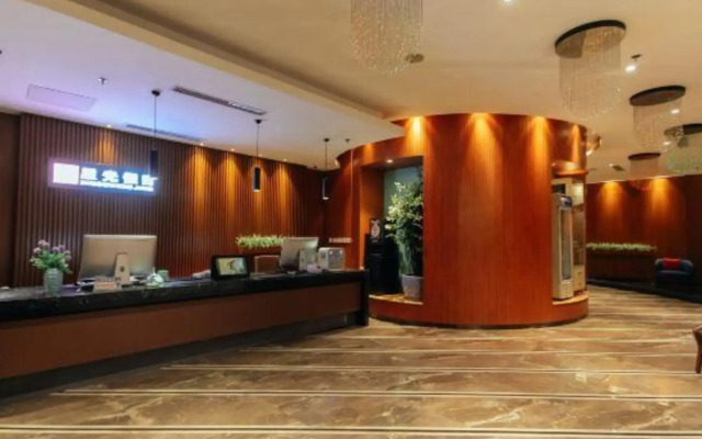 Xingguang Holiday Hotel (Zhengzhou Zijing East Street Metro Station)