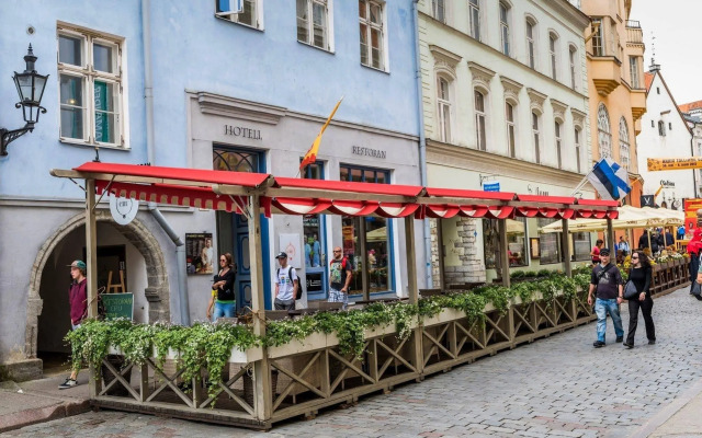 CRU Hotel