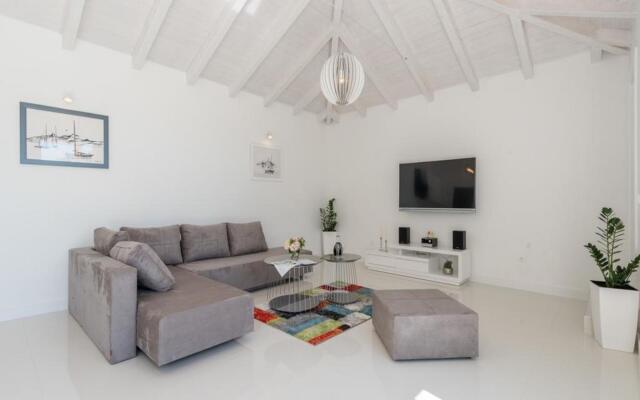 Luxurious Villa in Debeljak with Swimming Pool