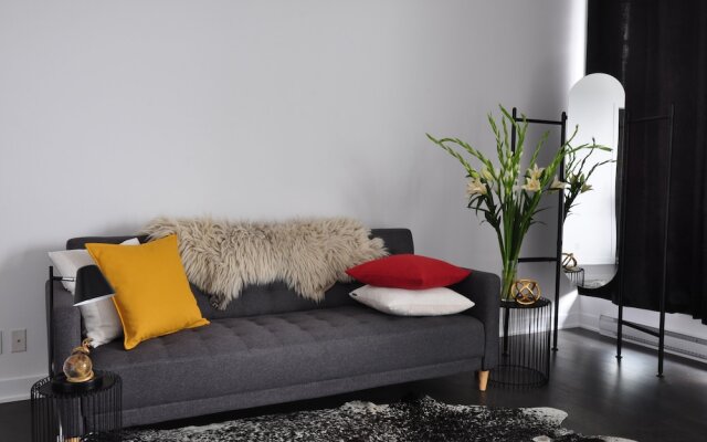 Tour des Canadiens Penthouse by Hometrotting