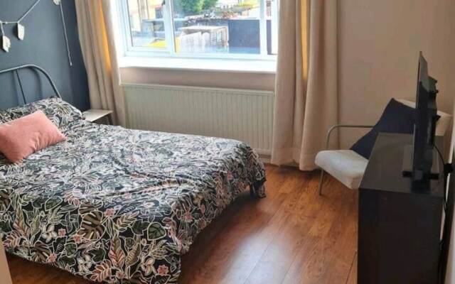 Stunning 2-bed House in Weston-super-mare