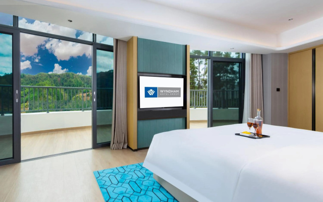 Wyndham Grand Plaza Royale Hot Springs Fenghuang – Guest Rooms – Xiangxi