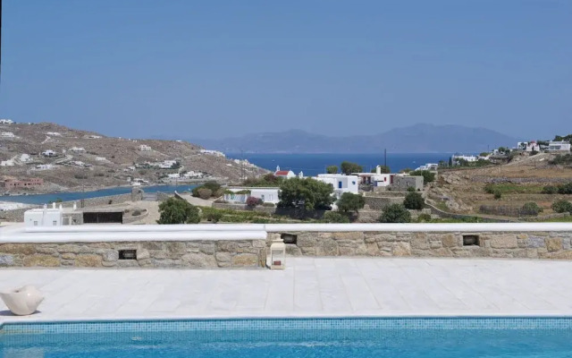Nephiria's Villa Danelina next to Ornos&Psarou beach