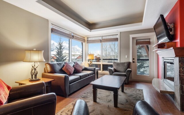Exquisite 2BR/2BTH Luxury Condo with Mountain View