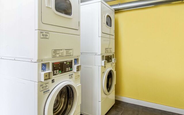 La Casa Inn & Suites - Middleboro