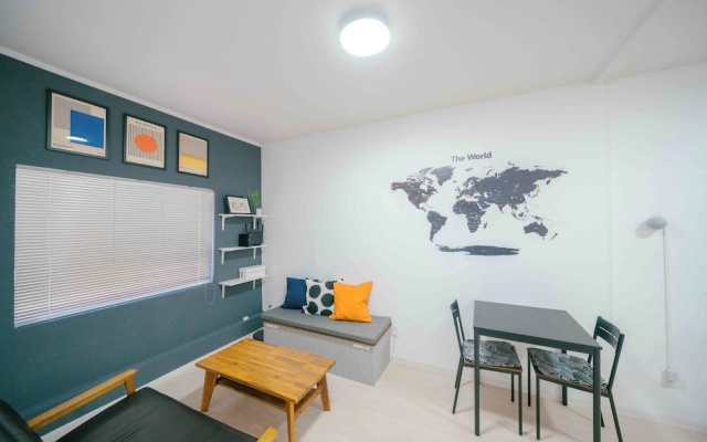 Transit Hostel – Guest Rooms – Izumisano