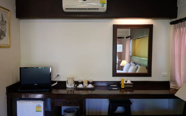 Lah Own Khaolak Resort