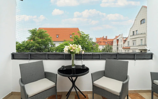 Poznan 3rd Floor Studio for 2 by Renters