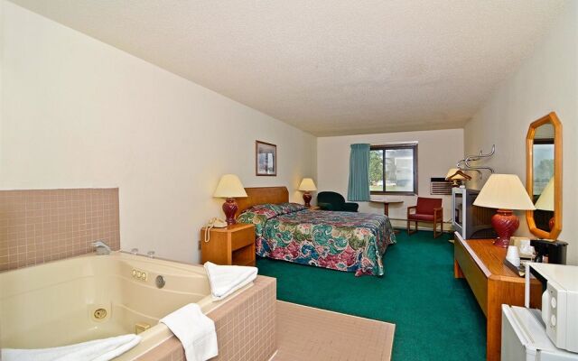 AmeriVu Inn and Suites - Hayward WI