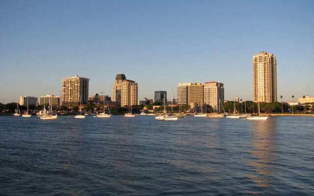 Hilton St. Petersburg Bayfront