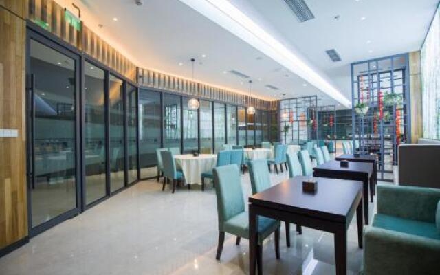 Book & Life Hotel
