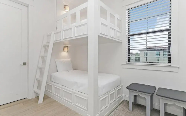 Villa Lago 1945 - 4BR 4b.5a -