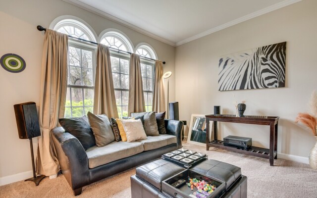 Pet-friendly Atlanta Home: 9 Mi to Downtown!