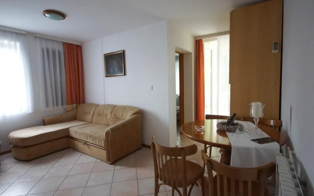 Apartments and Rooms Degra