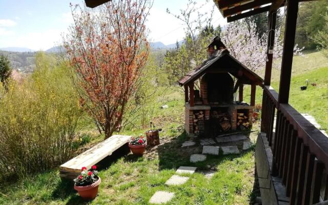 Casa De Sub Padure