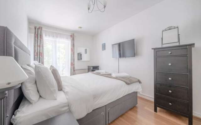 Bright 1 Bedroom Flat in Kensington Olympia