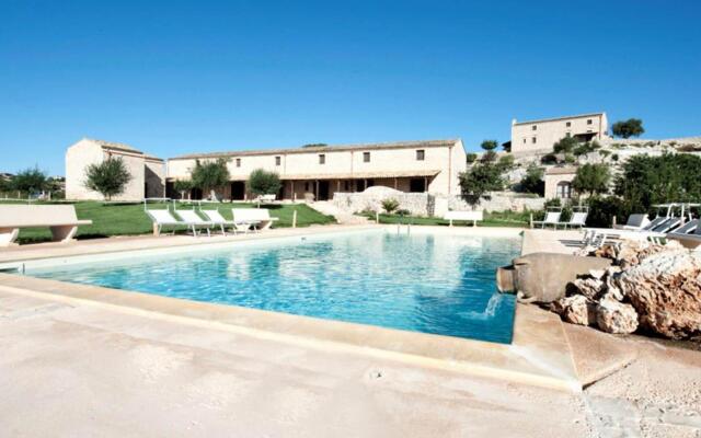 Spacious apartment in Modica with shared pool