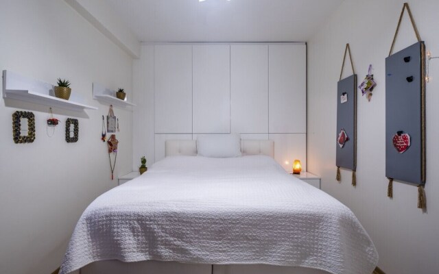 Flat With Rainbow Themed Interior in Goztepe