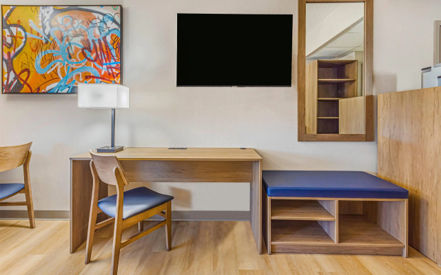 Days Inn & Suites by Wyndham West Edmonton