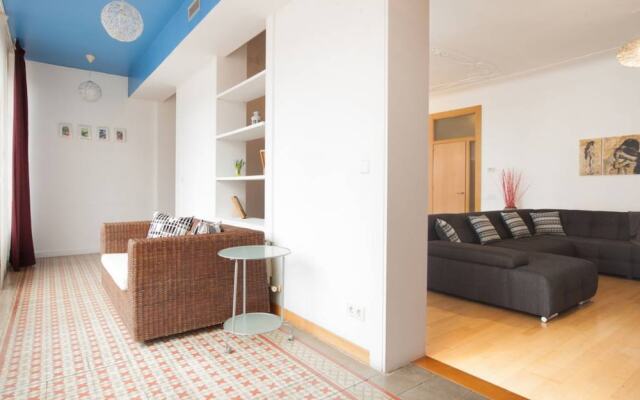 Akira Flats Urquinaona Centric apartment