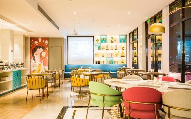 Yunju Hotel (South Gate of Mount Huang Scenic Area)