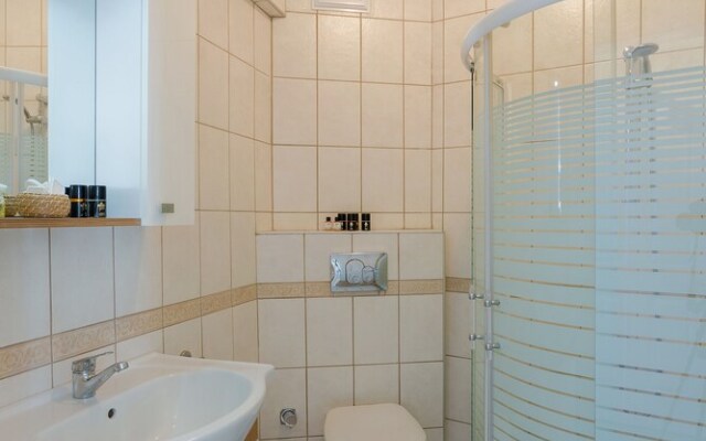 Aqua Nina Hotel
