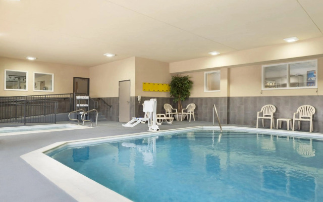 Country Inn & Suites by Radisson, Georgetown, KY