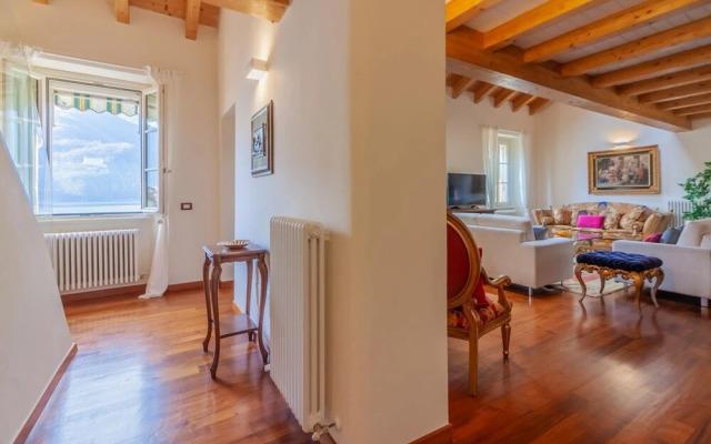 Easy Welcome Aglaia Luxury Lake View Apartment