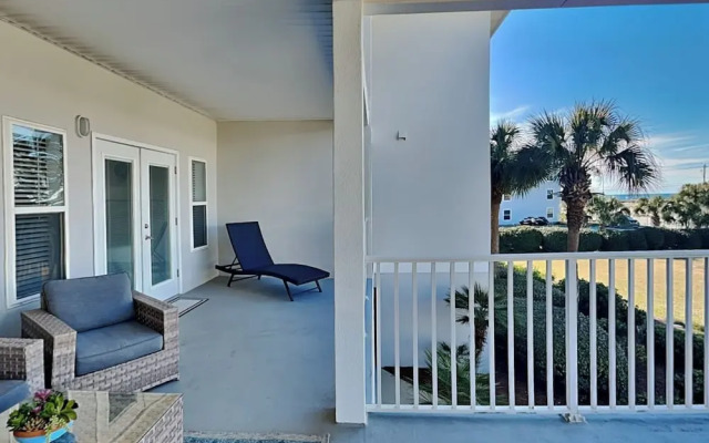 Pavilion Palms #103b