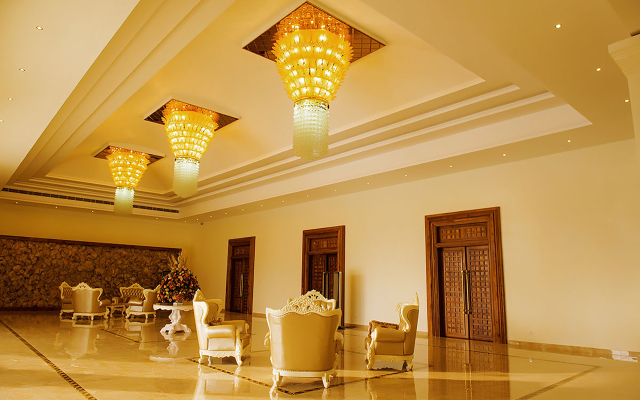 Grandeeza Luxury Hotel