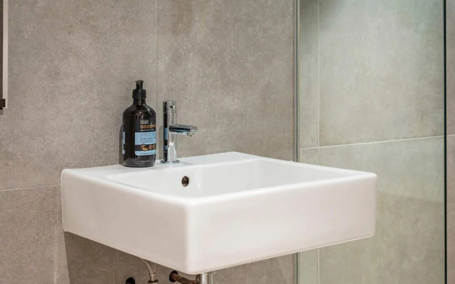 The Urban Minimalist- Notting Hill 2 Bed