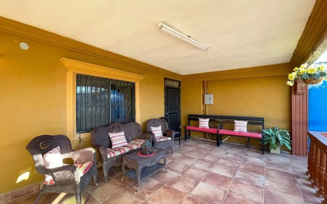 Homely Mexican Accent Apartment 2