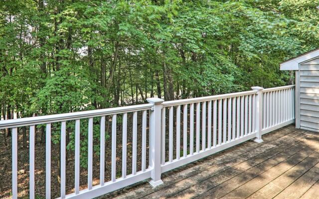 Charming Lake Harmony Townhouse w/ Balcony!