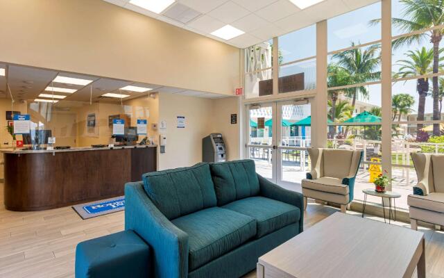 Downtown Hollywood Gardens Inn & Suites
