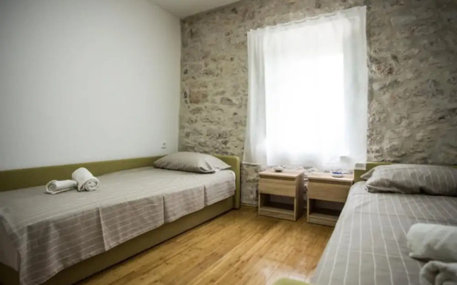 Apartments Stone House Murter