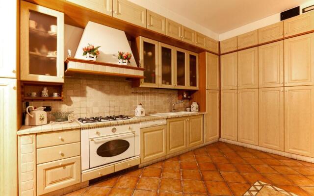 Villa piscina, campo calcetto, tennis, sauna m850