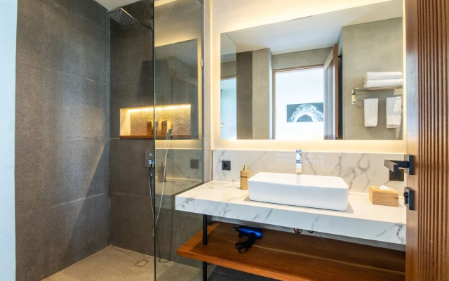 New Brawah 5 BR Villa 200m to Finns Beach Club